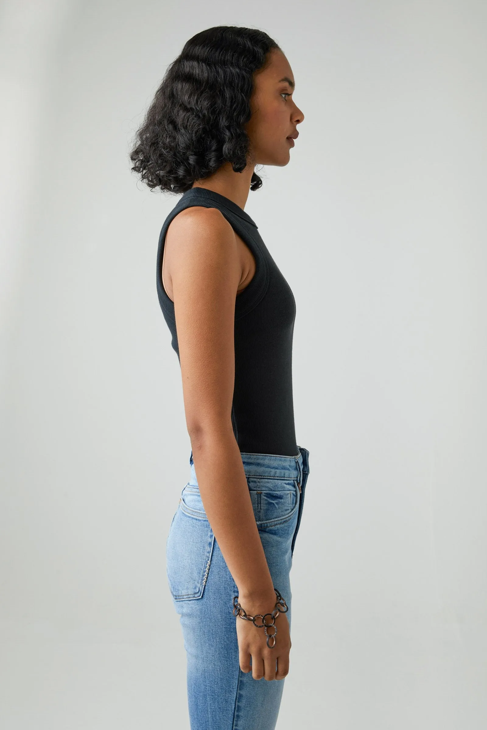 Jonesy Singlet - Black