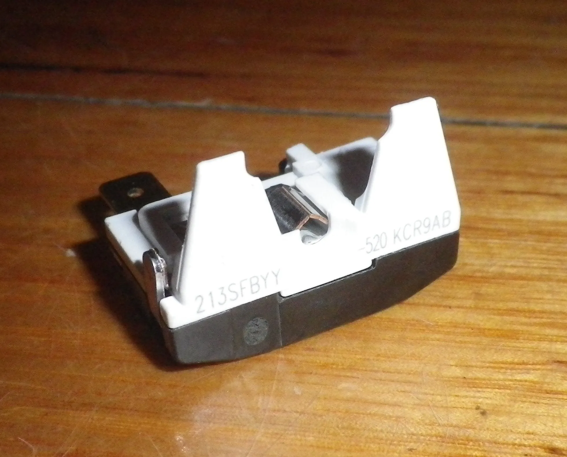 Klixon 4TM Fridge Compressor Overload Cutout - Part # 6750C-0005M, 213SFBYY-520